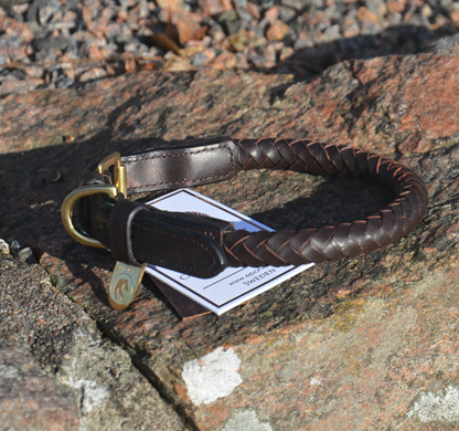 Premium dog collar in rounded natural tanned leather