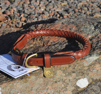 Premium dog collar in rounded natural tanned leather