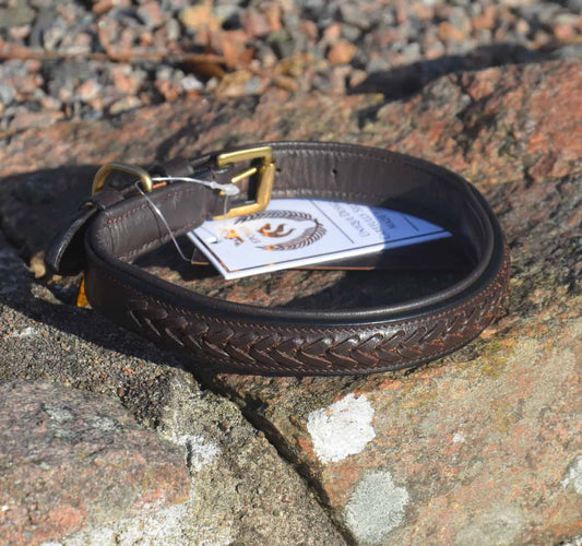 Premium dog collar in plaited natural tanned leather